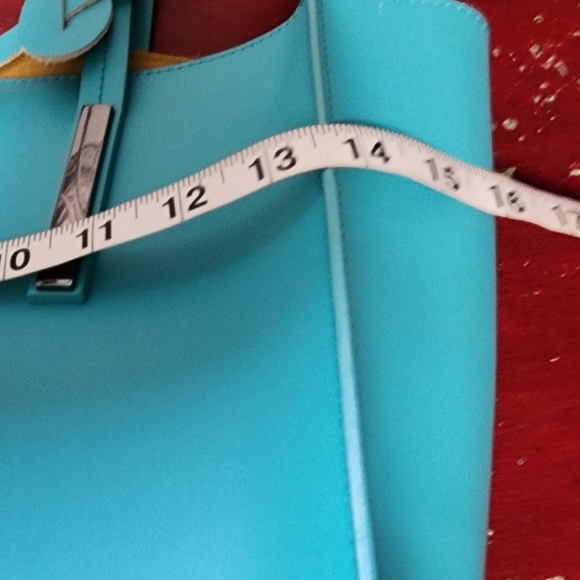 Beautiful Vera Pelle Trapeze Tote - Picture 8 of 9